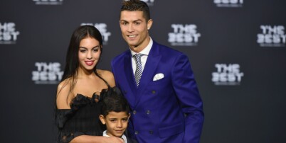 Ronaldo kåret til Årets spiller: Kom med Barcelona-stikk og viste fram kjæresten